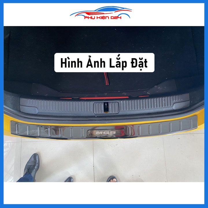 Ốp chống trầy cốp ngoài MG5 2021-2022-2023 vân titan bảo vệ trang trí xe