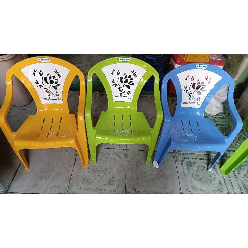 Ghế bành win màu vàng và lá