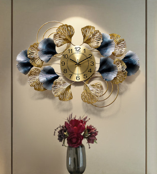 Đồng hồ treo tường tạo hình khóm hoa nghê thuật từ chất liệu hợp kim dùng để trang trí nhà mang phong cách hiện đại và tân cổ điển được nhập khẩu nguyên chiếc tại Hong Kong