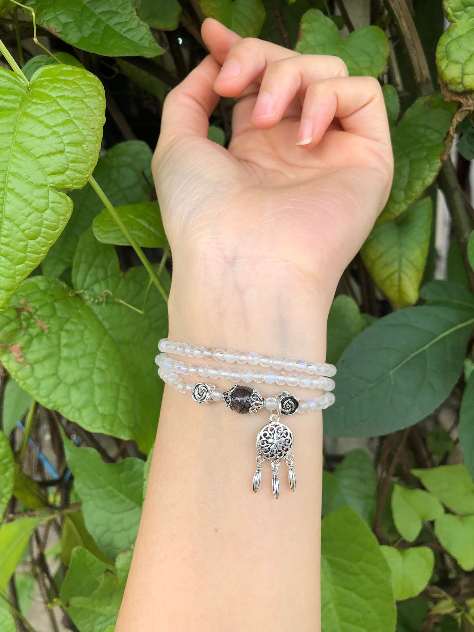 Vòng tay đá mặt trăng quấn 3 mix charm bạc