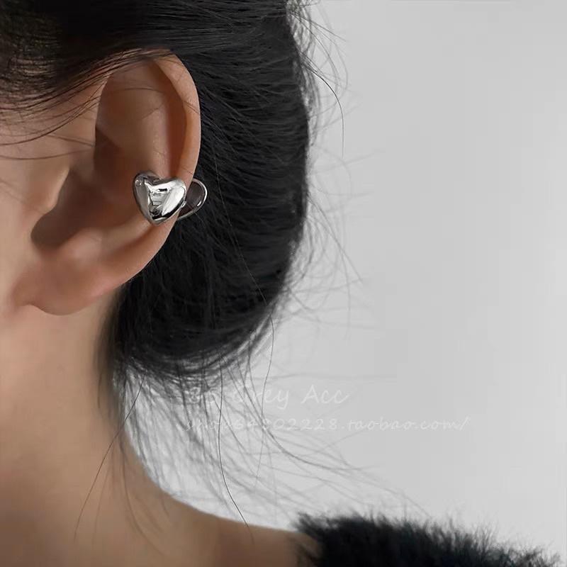 Hoa tai trái tim đính hạt chỉ gồm 1 chiếc - Arora boutique