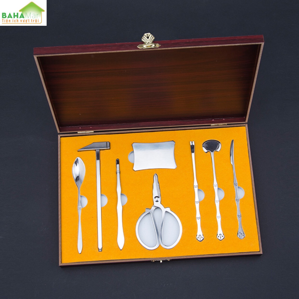 BỘ DỤNG CỤ ĂN CUA GHẸ - HẢI SẢN INOX TIỆN ÍCH CAO CẤP CÓ HỘP GỖ "BAHAMAR" thích hợp cho bất kỳ loại hải sản như tôm hùm, sò, ốc, cua và cũng có thể sử dụng khi ăn quả óc chó, hạnh nhân…