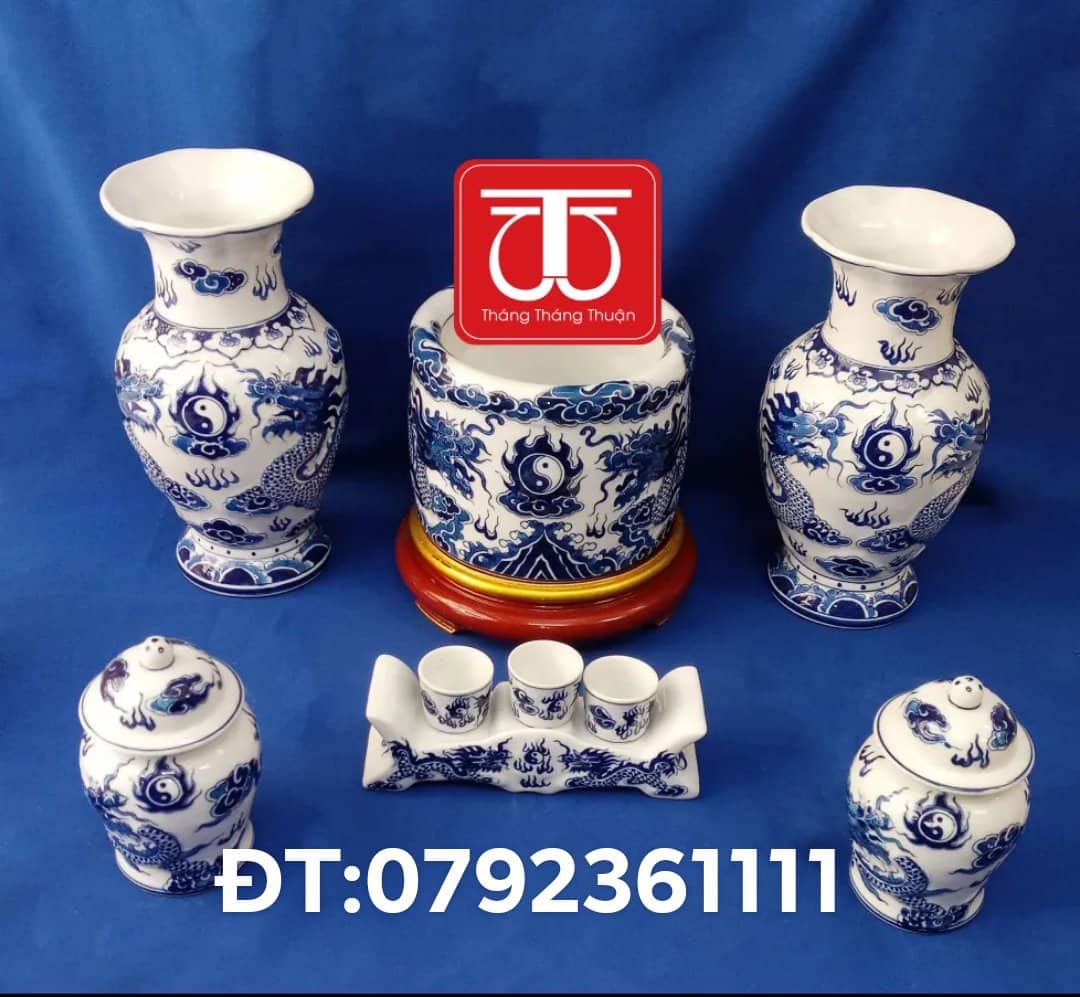 BỘ BÁT HƯƠNG VẼ RỒNG NỔI ĐẾ GỖ SƠN SON THẾP VÀNG (ĐK BÁT 20CM) /ĐÔI LỌ CAO 30CM / ĐÔI CHOÉ 16CM )