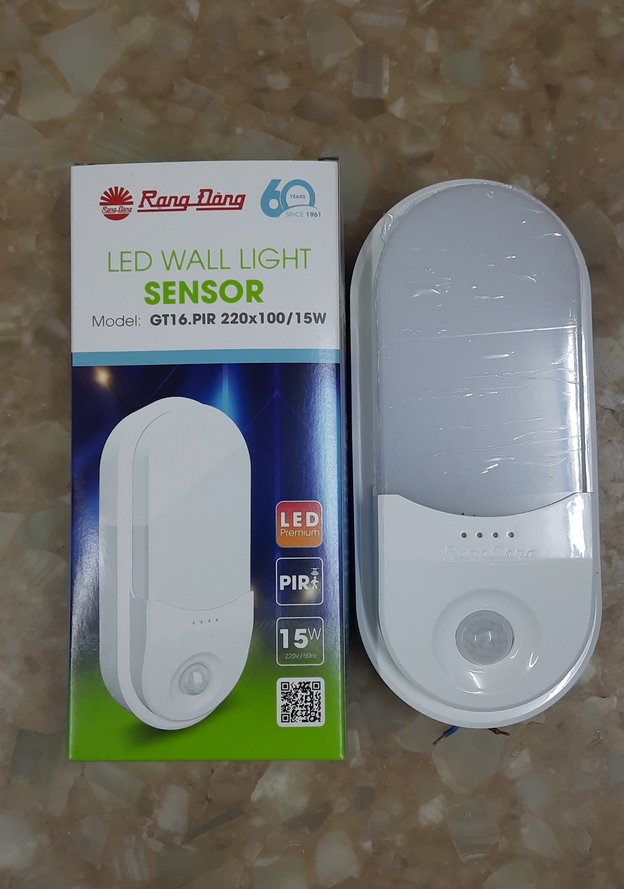Đèn Led Gắn Tường Cảm Biến 15W Rạng Đông - Ánh Sáng Trắng