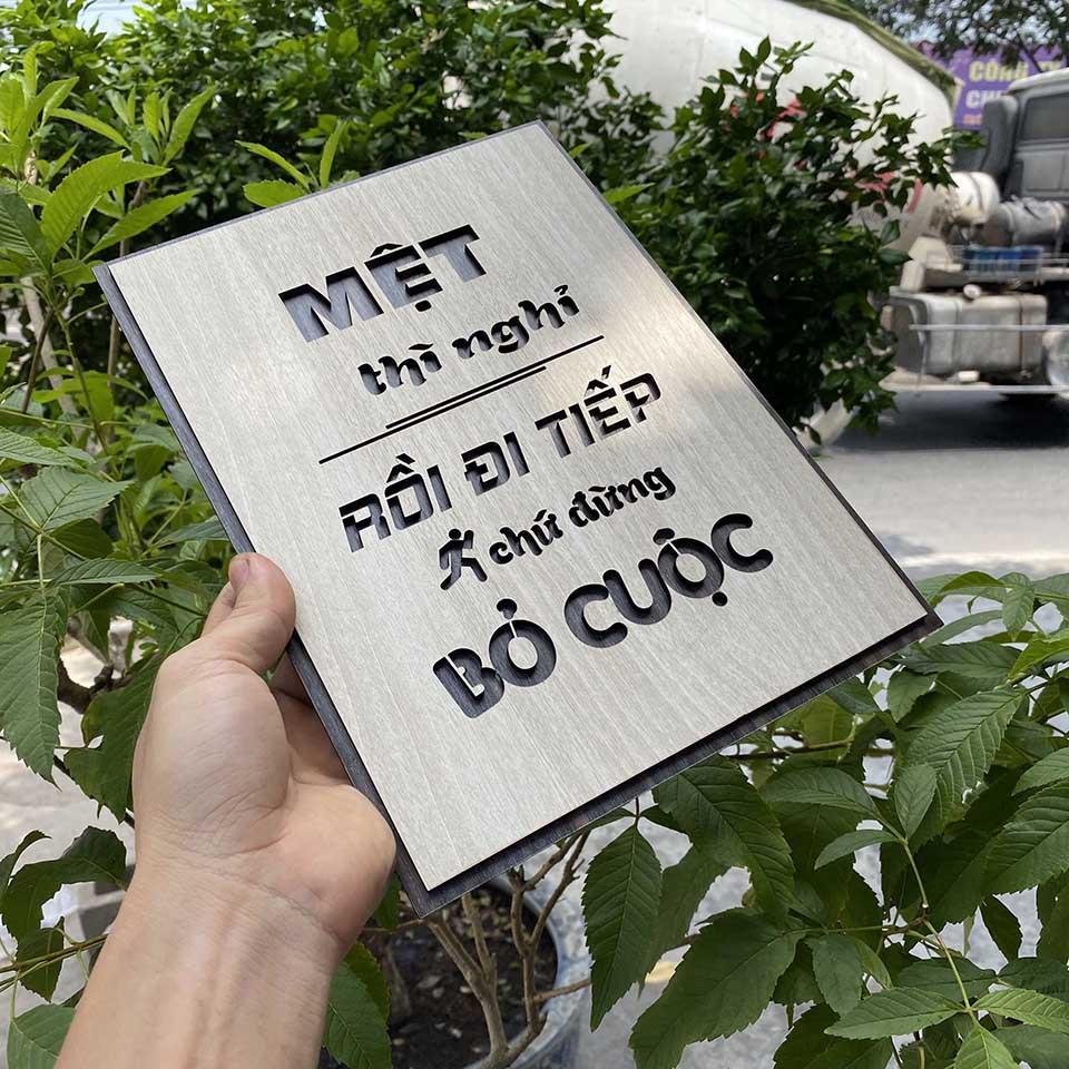 Tranh gỗ tạo động lực mã TBIG035 - "Mệt thì nghỉ rồi đi tiếp chứ đừng bỏ cuộc"
