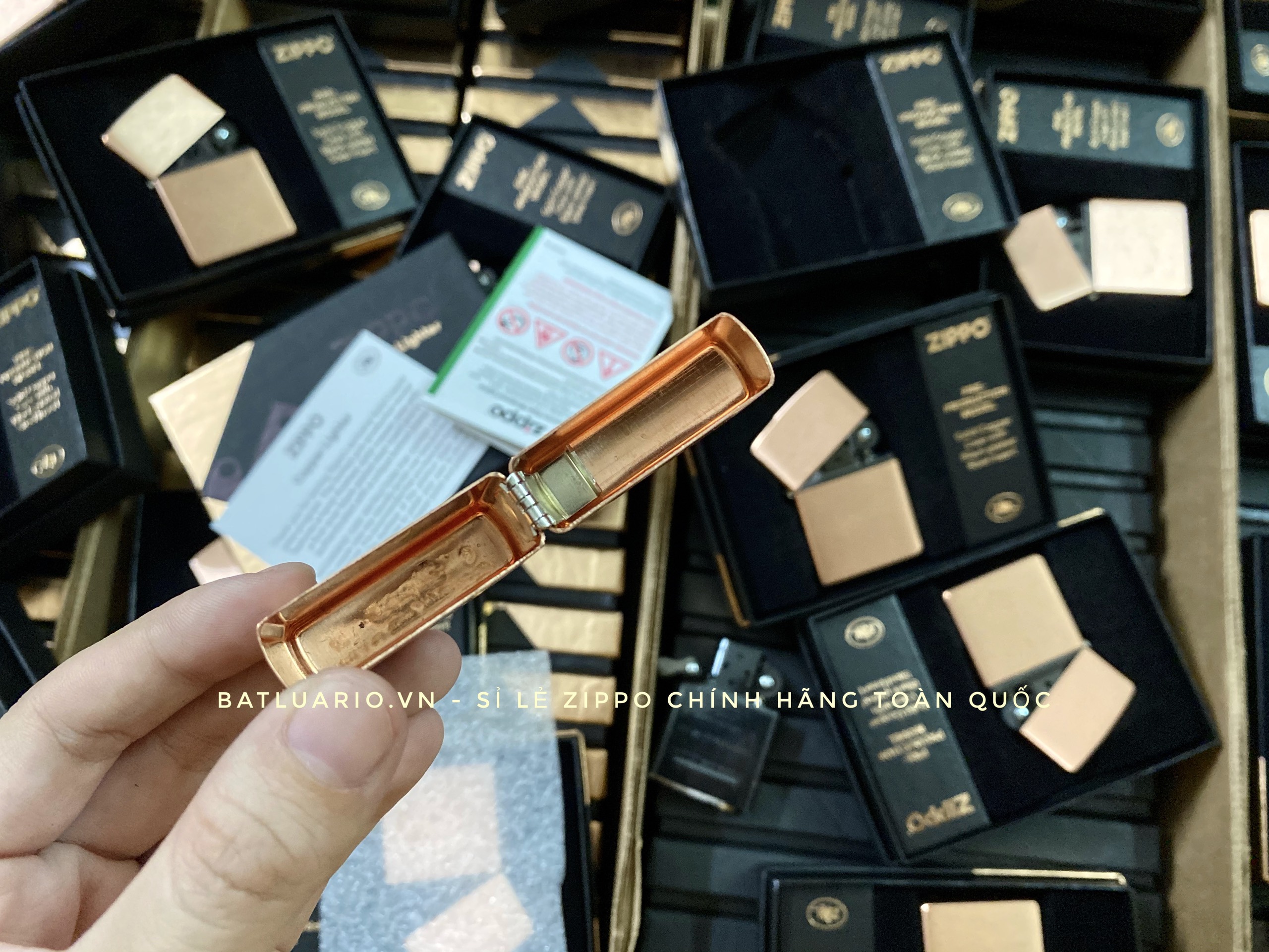 Bật Lửa Zippo 48107 – Zippo Solid Copper – Zippo Copper Case With Black Coated Stainless Steel Insert – Zippo Đồng Đỏ Nguyên Khối 2022
