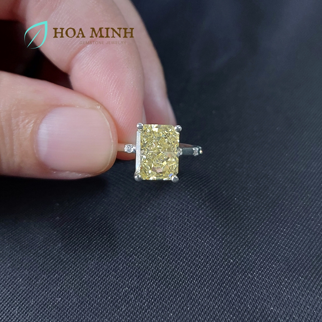 Nhẫn bạc viên chủ đá Thạch Anh nam phi màu vàng phớt chữ nhật size 7x9 li phong cách thanh lịch