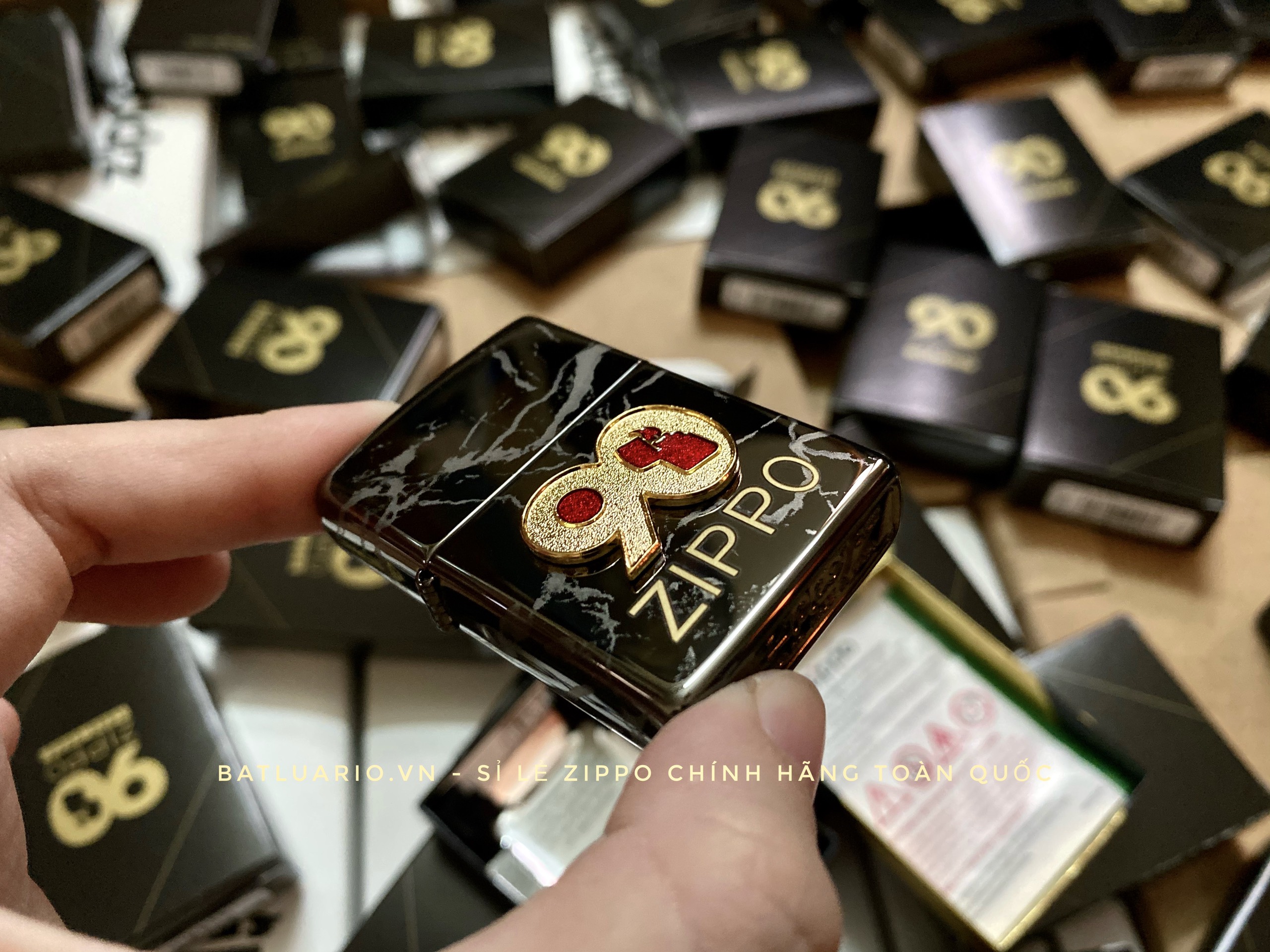 Bật Lửa Zippo Zippo 49864 – Zippo High Polish Black 90th Anniversary Commemorative