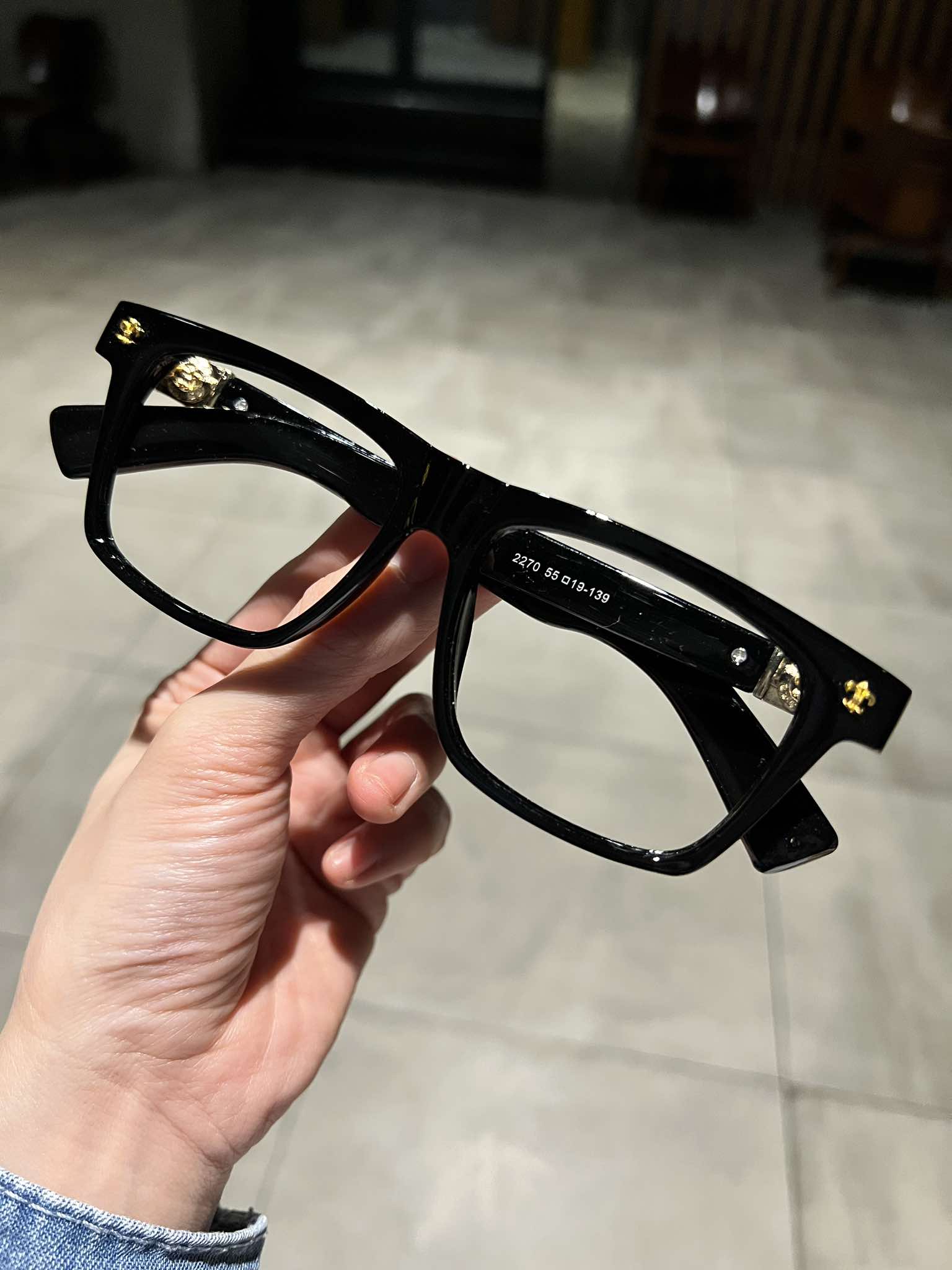 Kính Mắt Vuông Form To Gọng Nhựa Cao Cấp Thời Trang Đẳng Cấp Cho Nam