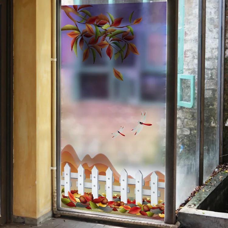 Decal trang trí kính cao cấp mẫu hàng rào trắng và lá mùa thu rơi