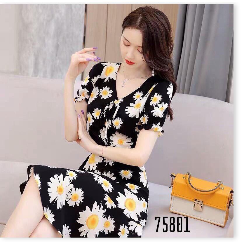 ĐẦM XÒE TAY NGẮN CỔ CHỮ V HOA