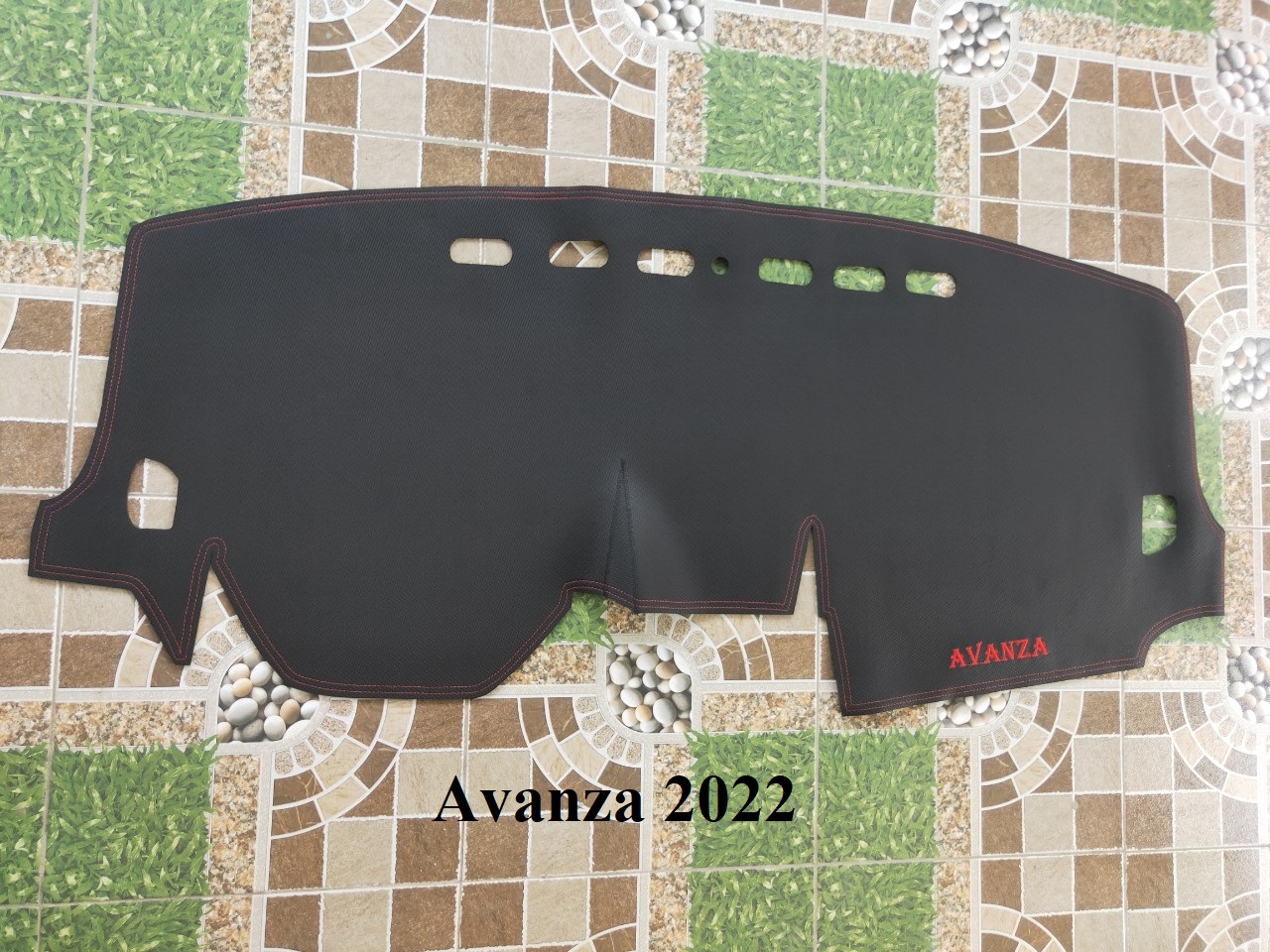 Thảm Taplo Xe Toyota Avanza 2022 loại da dày cao cấp 3 lớp chống trượt Da Carbon đen