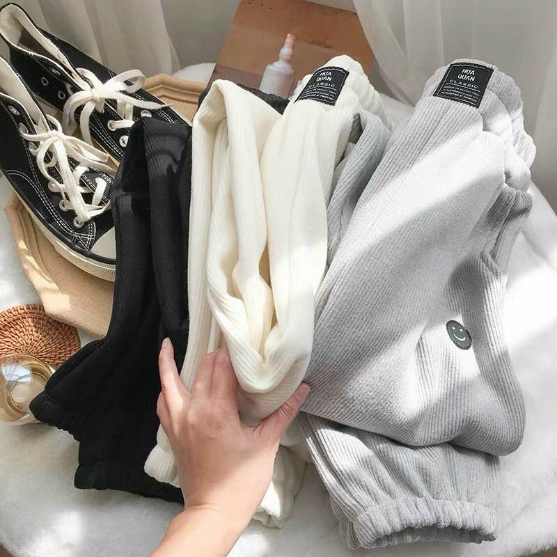 Quần jogger mặt cười Coolz siêu dày màu Đen Trắng chất nỉ tăm đanh mịn không xù dầy, tim đẹp, chun ống from rộng