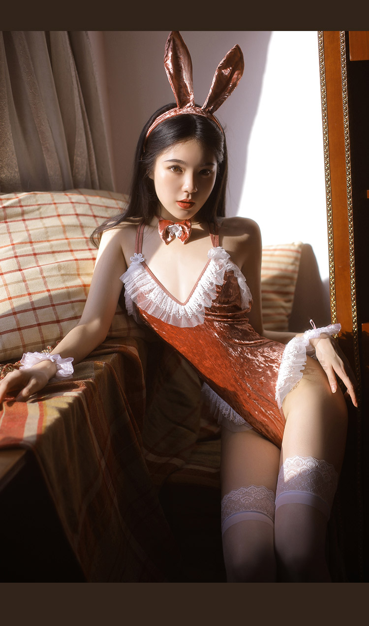 Áo liền quần jumpsuit phối ren ánh nhung cô nàng bunny sexy