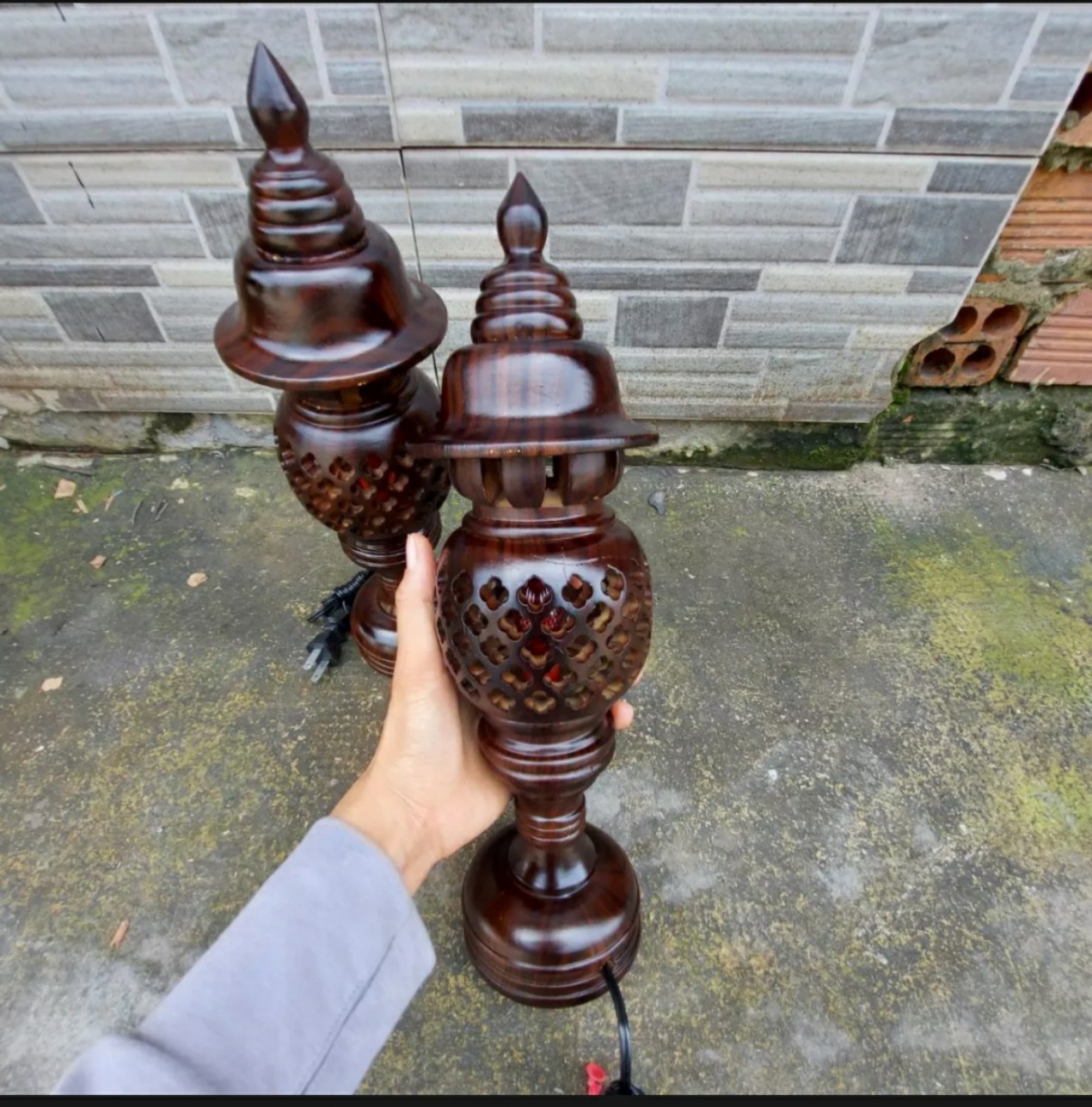 Cặp đèn thờ tổ ông -Đôi đèn thờ màu đen vân siêu đẹp cao 36cm