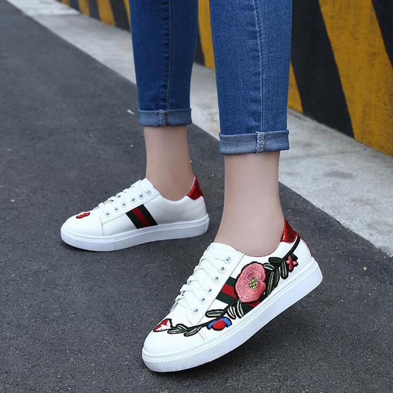 Giày Sneaker hoạ tiết thêu cho nữ