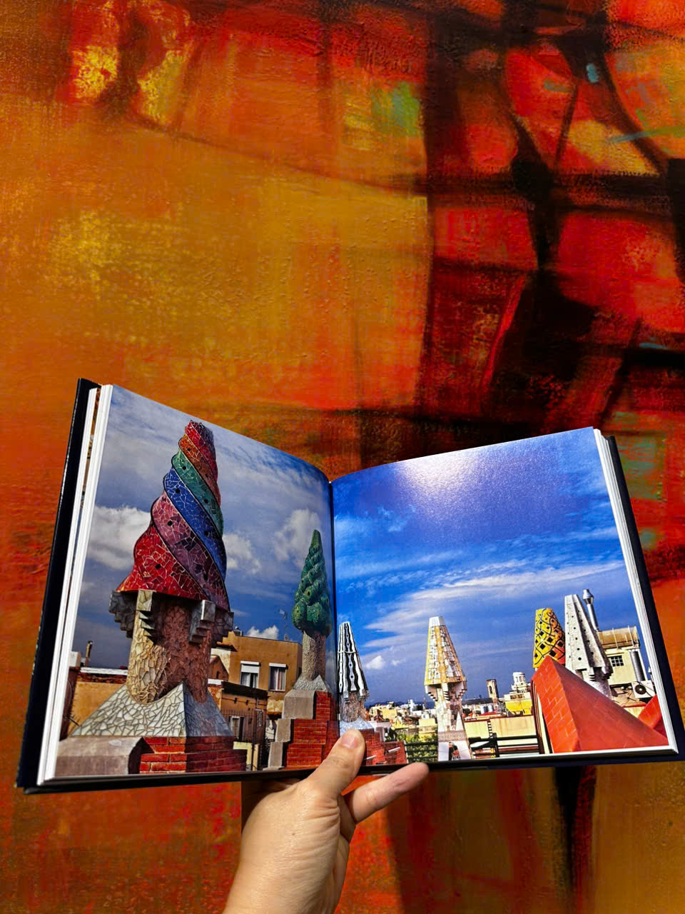 Sách - Gaudí by Marina Linares - Nghệ thuật tiếng Anh/ Art Book in English