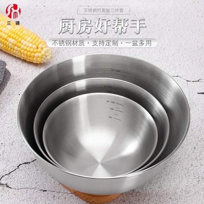 COMBO 3 BÁT TÔ VỚI 3 KÍCH CỠ KHÁC NHAU TRỘN SALAD, NHÀO BỘT ĐÁNH TRỨNG, ĐỰNG ĐỒ ĐA NĂNG, CHẤT LIỆU INOX 304 CAO CẤP, THIẾT KẾ SÂU LÒNG BÊN TRONG CÓ CHIA VẠCH