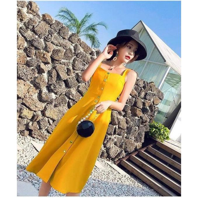 ĐẦM XOÈ 2 DÂY chất vải Cát Nhật,dày dặn,mềm mịn và thoáng mát,co giãn nhẹ. Màu vàng sậm trẻ trung và cá tính,ko kén màu da.Đầm thích hợp cho Chị/Em đi chơi,đi dạo,hoặc tung tăng bãi biễn vào dịp hè sắp đến nhé!