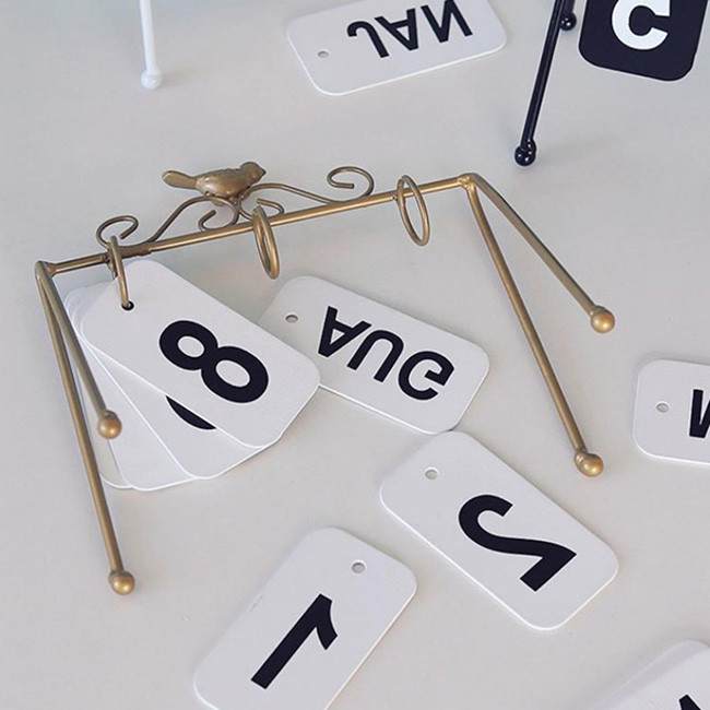 Lịch khung kim loại để bàn	