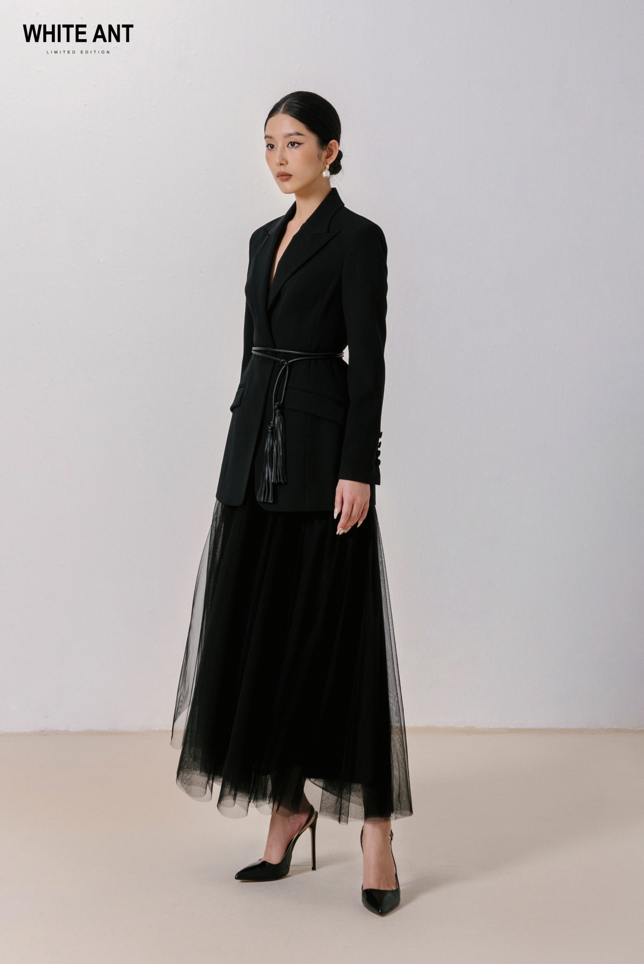 Áo Blazer Một Khuy Thiết Kế Đơn Giản Nữ White Ant Chất Liệu Dobby Weave DARRAGH NOTCHED BLAZER 180500073.100