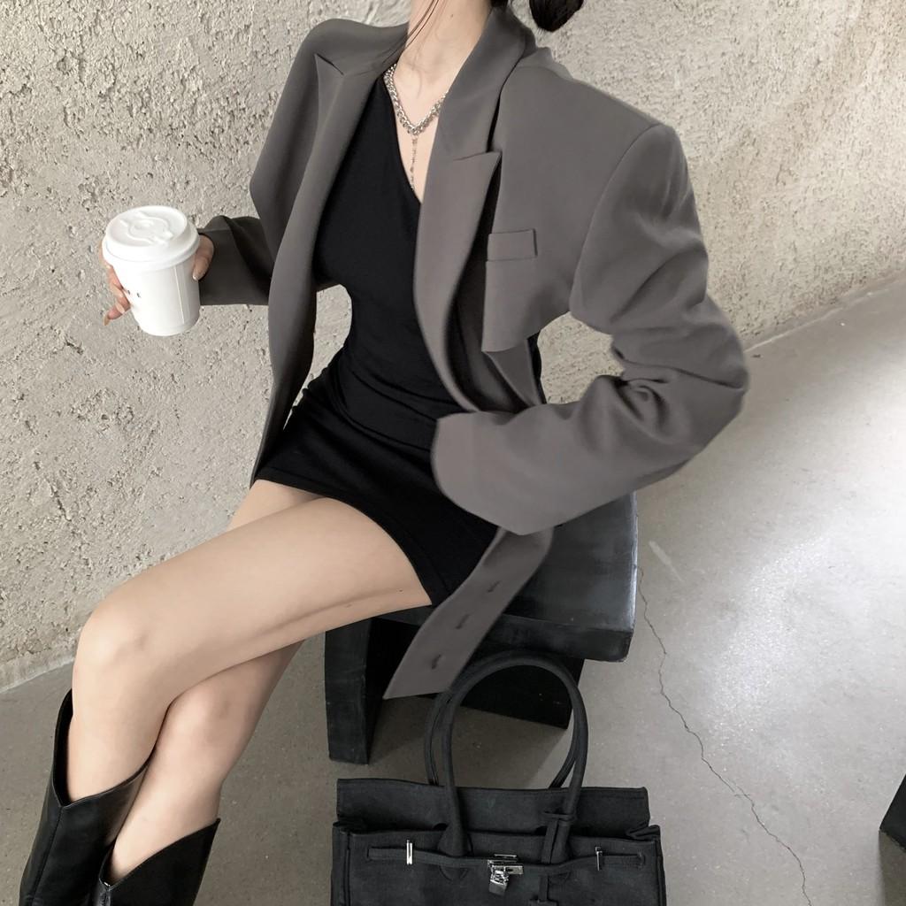 Set Áo khoác vest ngắn kiểu độc lạ và cá tính mix với đầm ôm body cực chất