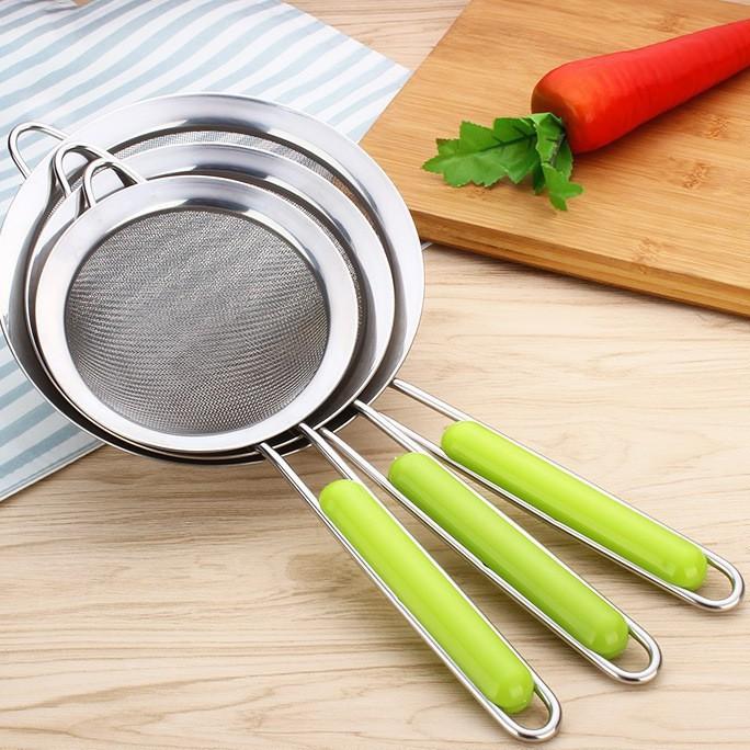 Rây Lọc Viền Inox Cán Xanh Cao Cấp Huyna Mart có thể lọc bột cháo, thức ăn cho bé ăn dặm