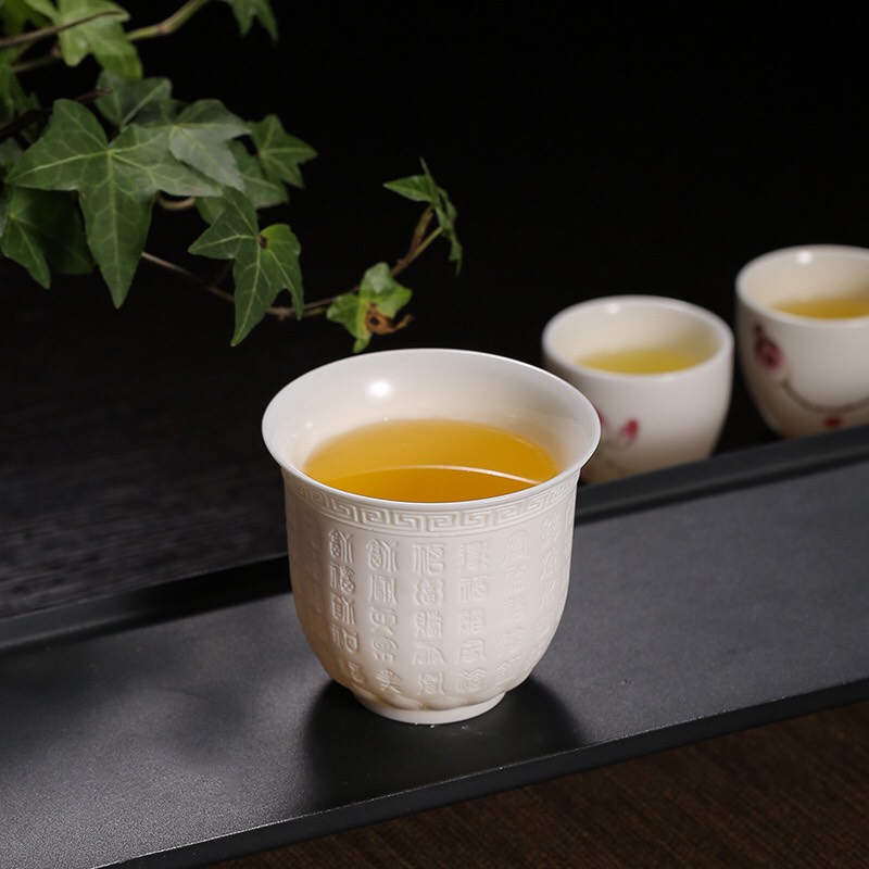 Ly trà , chén trà sứ trắng khắc chữ Bát Nhã Tâm Kinh chìm
