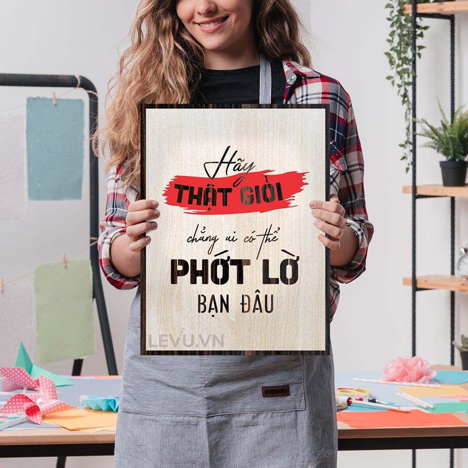 Tranh Gỗ khắc chữ LEVU LV090 "Hãy thật giỏi chẳng ai có thể phớt lờ bạn đâu"