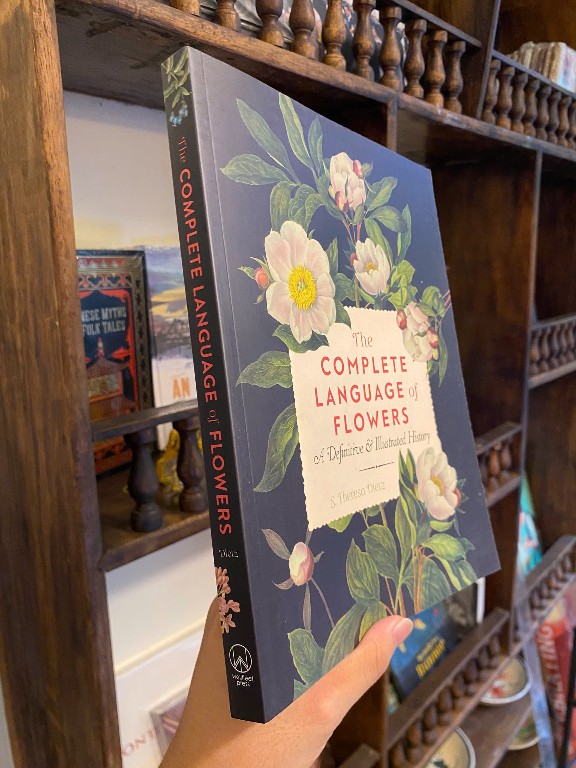 Sách - The Complete Language of Flowers: A Definitive and Illustrated History by S. Theresa Dietz