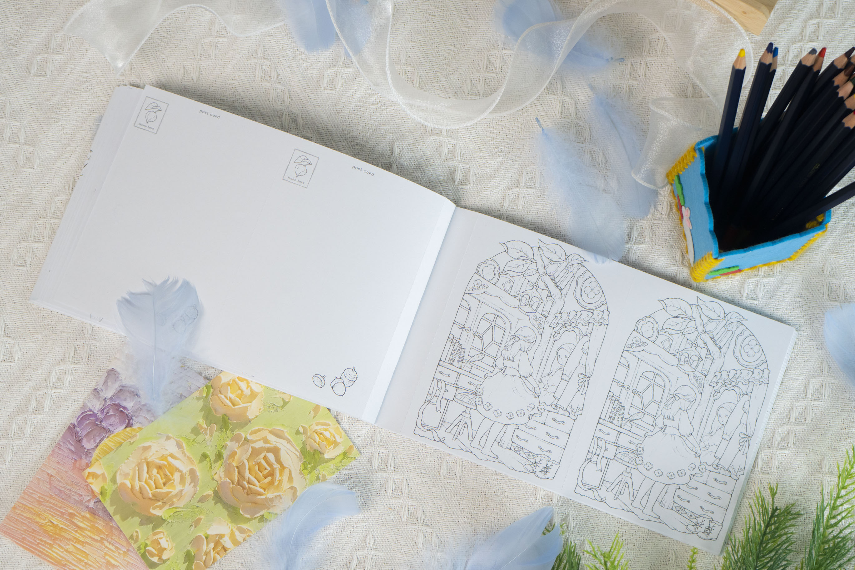 Sách tô màu Tiệm postcard trong khu rừng nhỏ - Đinh Tị Books