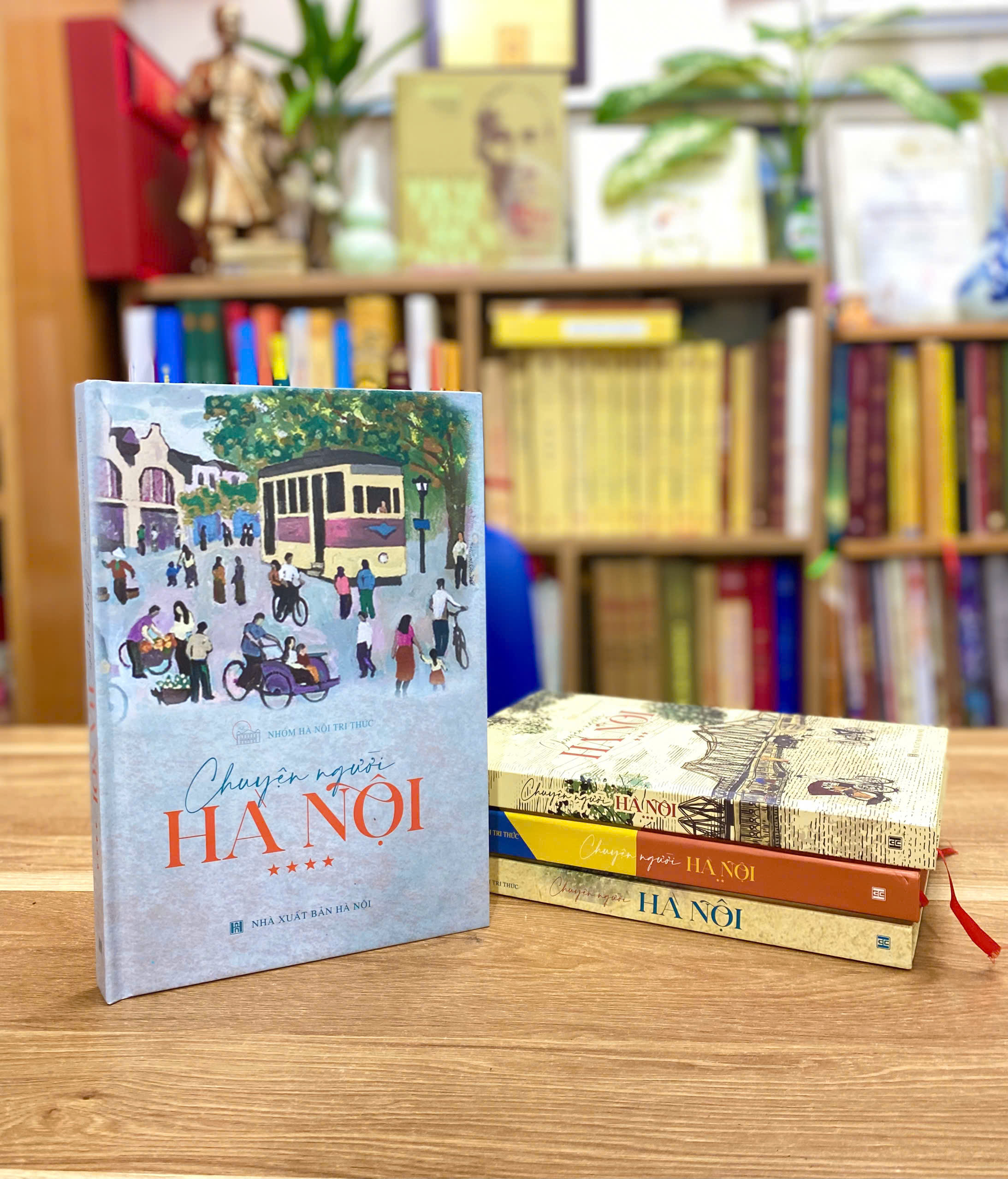 Sách - Chuyện người Hà Nội Tập 4 - Tác giả Nhóm Hà Nội Tri thức - Tritthuctrebooks - Khổ sách 16*24cm