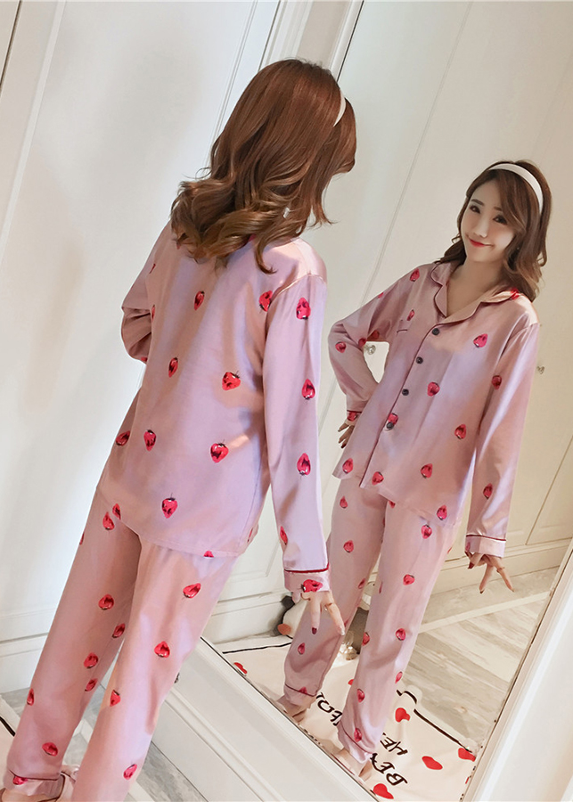 Bộ đồ mặc nhà nữ phi lụa hoạ tiết trái dâu cực xinh CDANP13