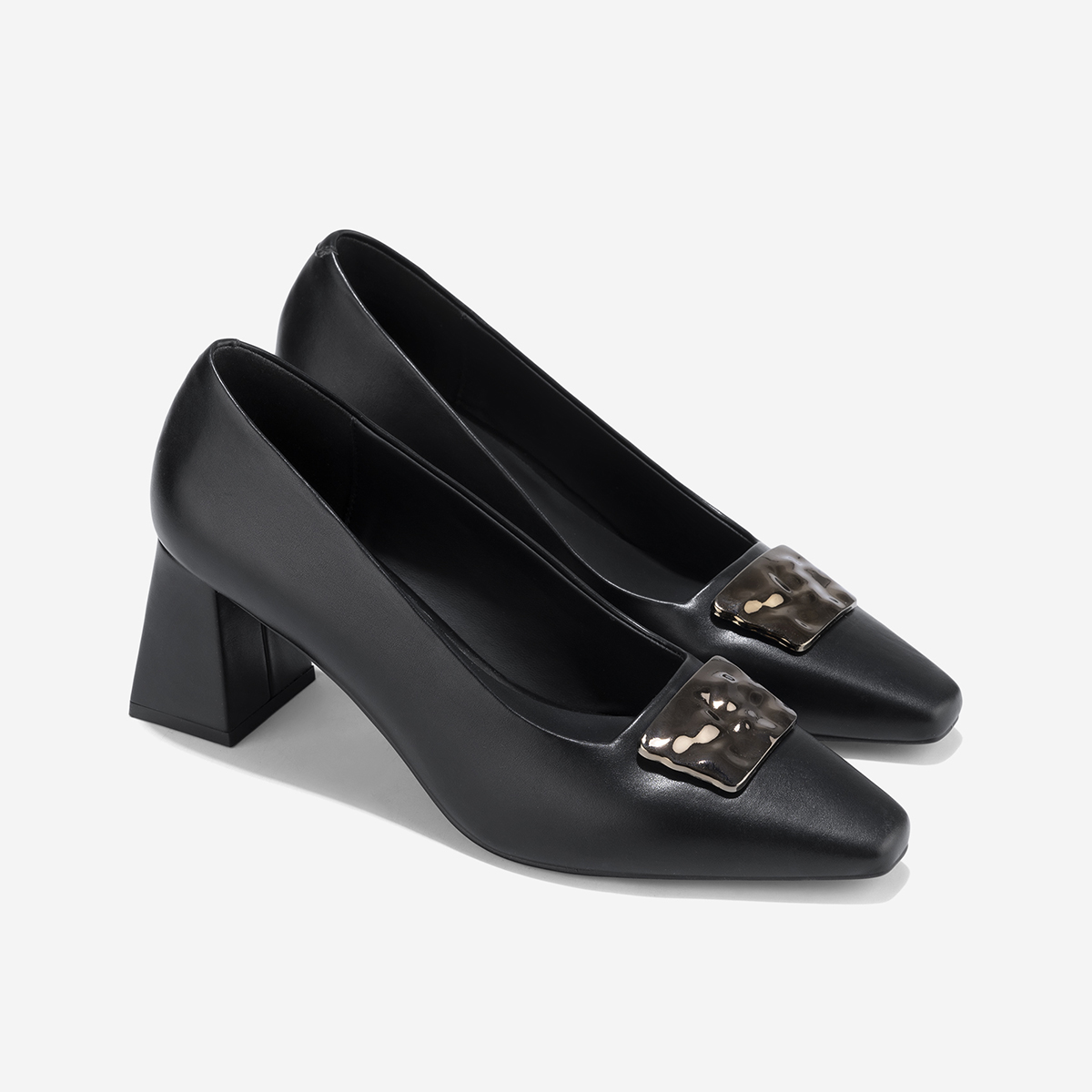 Giày Bít Mũi Block Heel Nhấn Khóa Trang Trí - BMN 0675