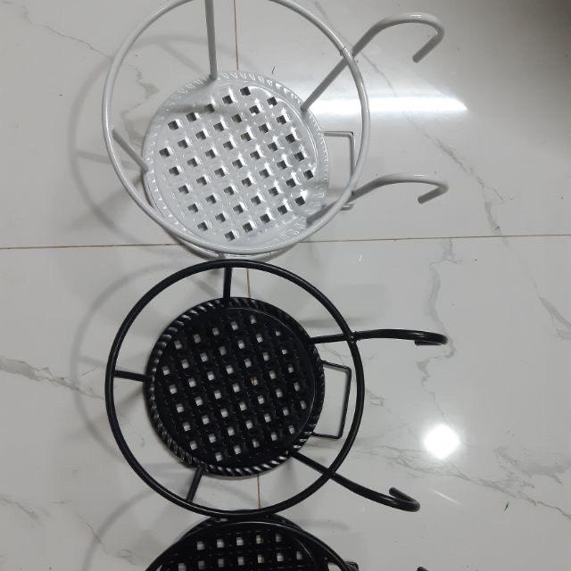 Giỏ hoa treo ban công - Chậu hoa, cây cảnh Có Móc Treo, khung thép chắc chắn, sơn tĩnh điện màu đen-trắng