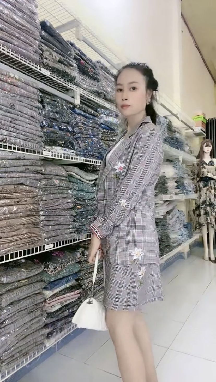 Set vest công sở và chân váy thêu vintage retro