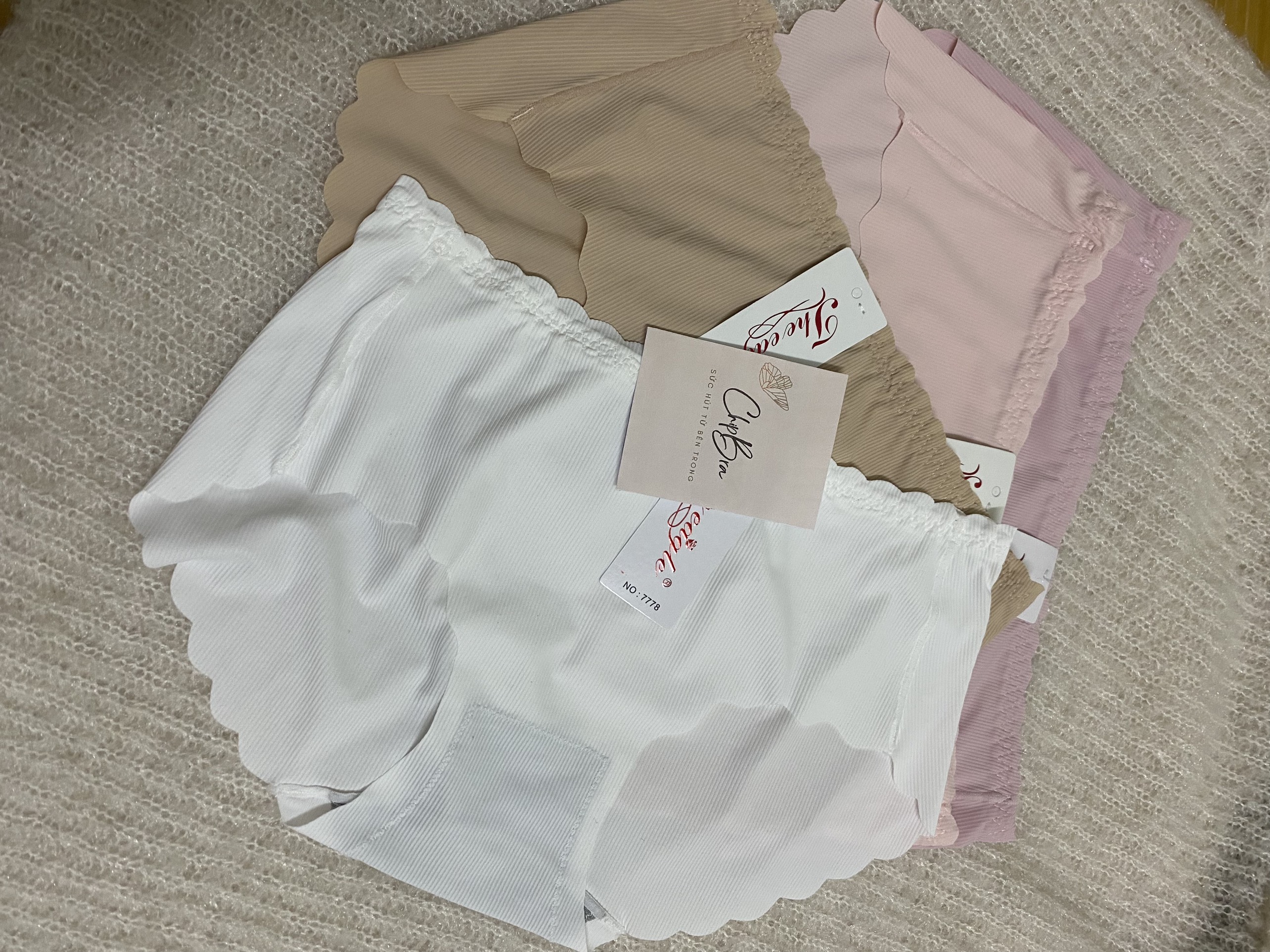 QUẦN LÓT NỮ ĐÚC SU THUN LẠNH THẤM HÚT MỒ HÔI KHÔNG ĐƯỜNG MAY