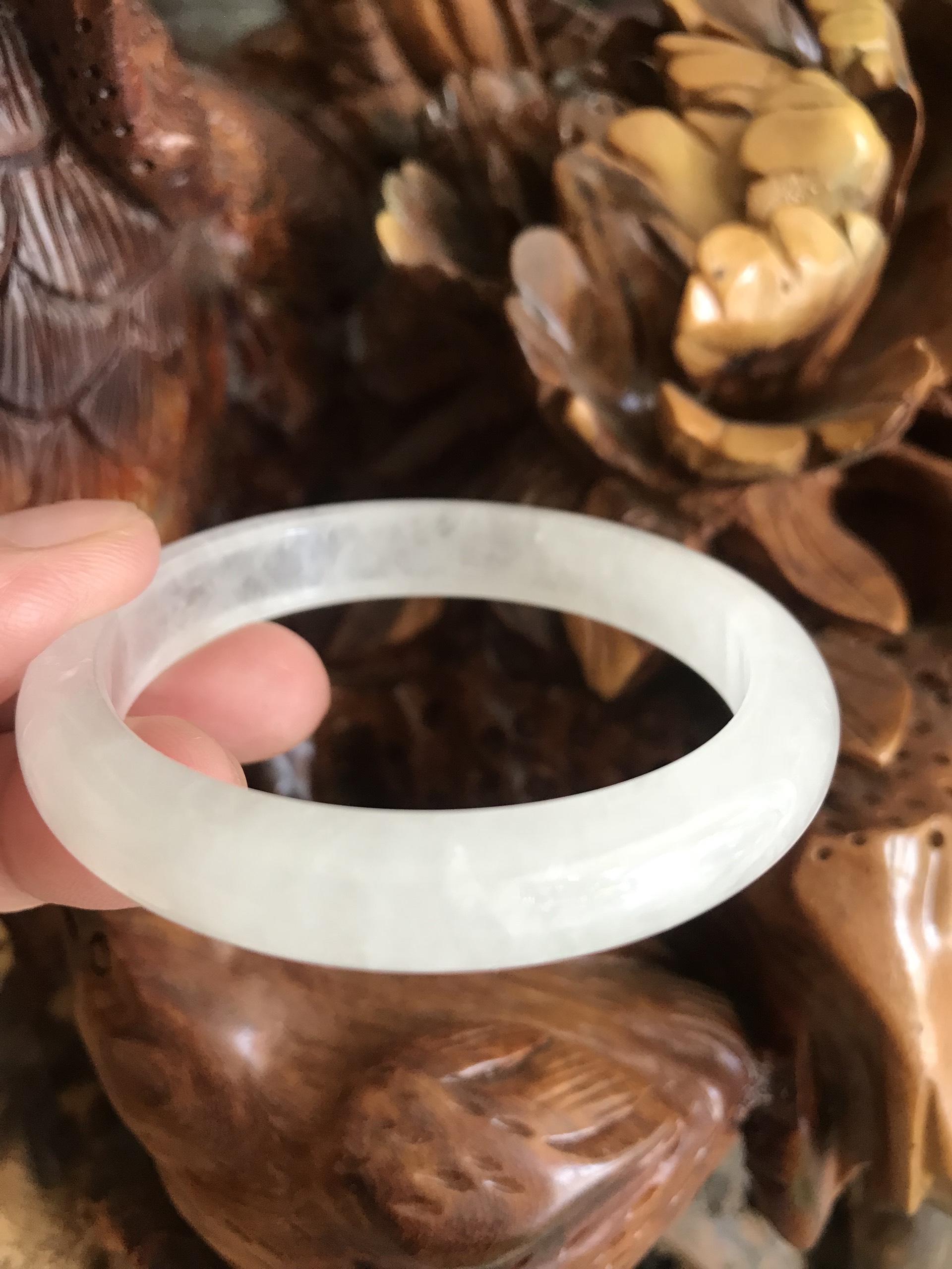 Vòng Thạch Anh Trắng Tự Nhiên Bản Hẹ Mới đẹp Ni 52mm Cao 10mm Dầy 7mm Màu trắng trong bóng đẹp Nữ mệnh Kim mệnh Thủy tay nhỏ đeo 45kg - 52 kg ạ