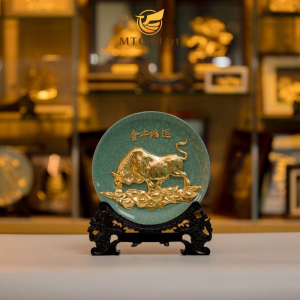 Đĩa biểu trưng Trâu vàng tài lộc dát vàng D=20cm MT Gold Art- Hàng chính hãng, trang trí nhà cửa, phòng làm việc, quà tặng sếp, đối tác, khách hàng, tân gia, khai trương