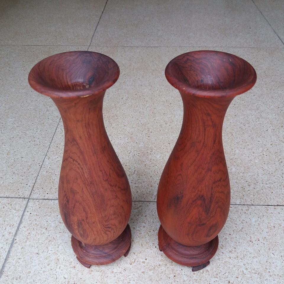 Bình lọ- một đôi gỗ cẩm nguyên khối kích thước cao 24cmx9cm