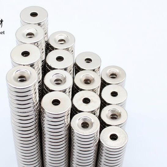 Nam châm 20x5mm lỗ vát 5mm set 5 viên, viên hình tròn màu trắng bạc siêu mạnh