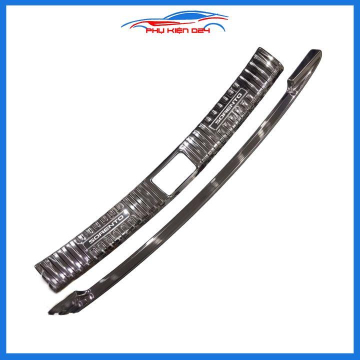 Ốp chống trầy cốp Sorento 2020-2021-2022 thép không gỉ vân Titan chống trầy bảo vệ xe