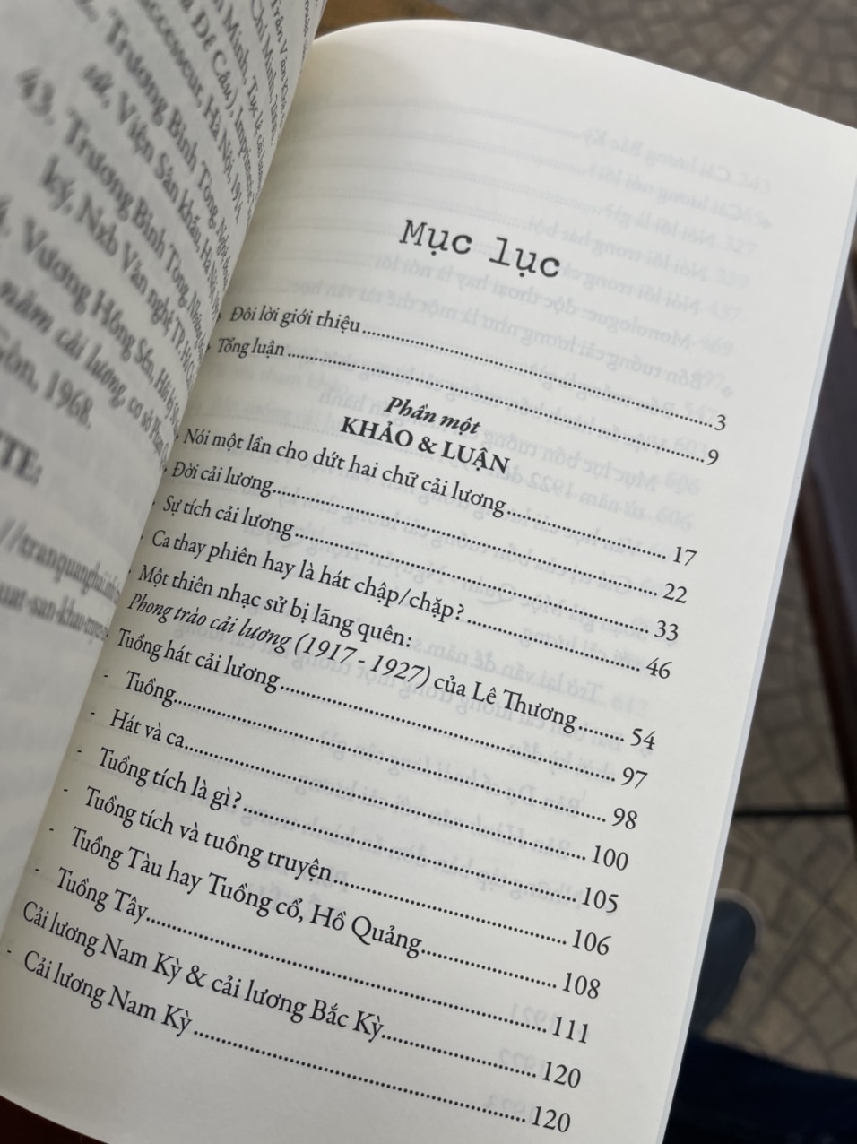 TUỒNG HÁT CẢI LƯƠNG Khảo &amp; luận - 10 năm bổn tuồng đề yếu - Nguyễn Phúc An  – Nxb Tổng hợp Tp Hồ Chí Minh (bìa mềm)