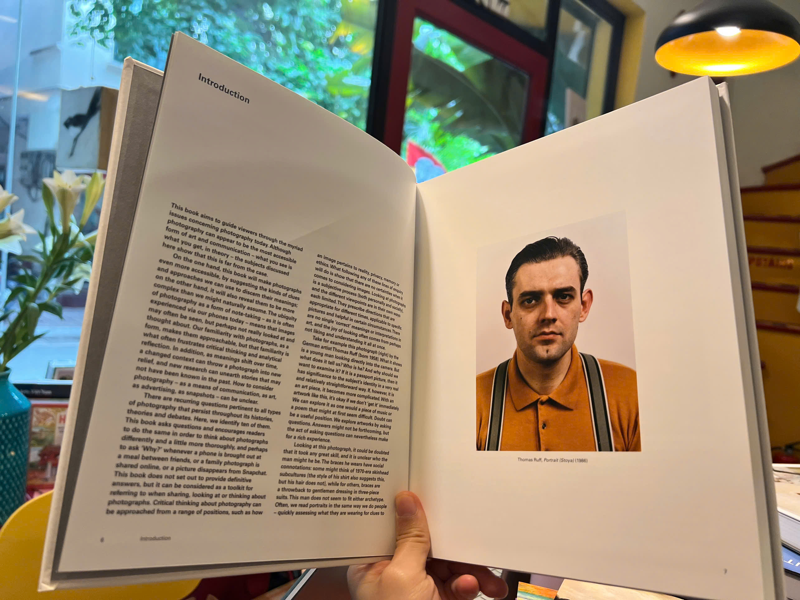 Sách - Photography Decoded: The 100 Greatest Ever Photos / Ngoại văn Nhập khẩu UK / Bìa cứng