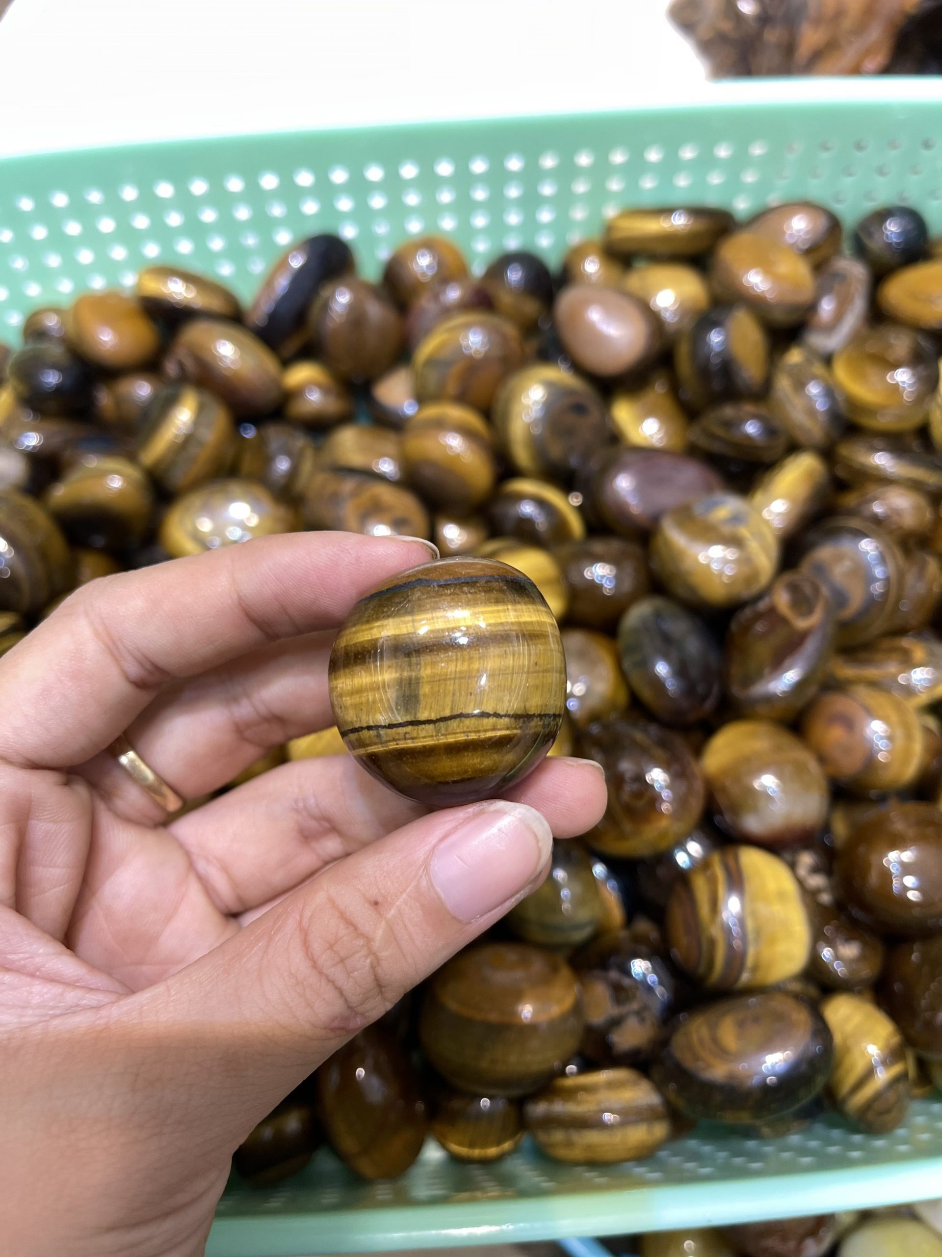 PALM TIGER EYE – đá mắt hổ vàng dạng viên – đá sưu tầm, thanh tẩy