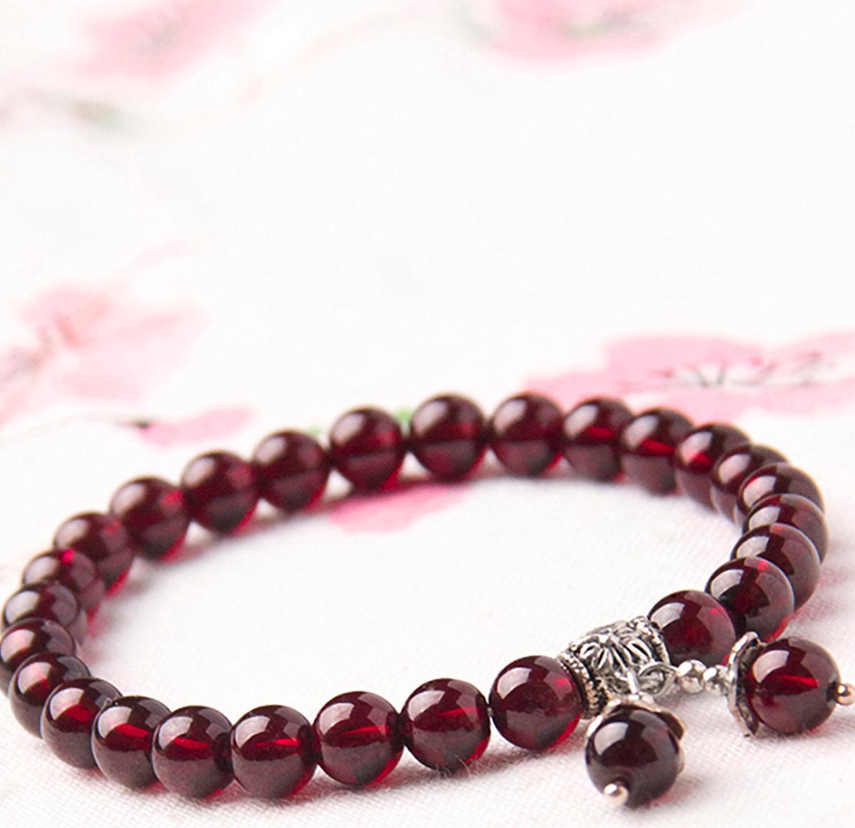 Vòng tay đá Garnet phối hạt đôi treo mệnh hỏa, thổ - Ngọc Quý Gemstones