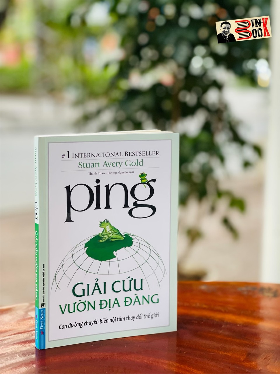 PING GIẢI CỨU VƯỜN ĐỊA ĐÀNG - Stuart Avery Gold - First New – bìa mềm