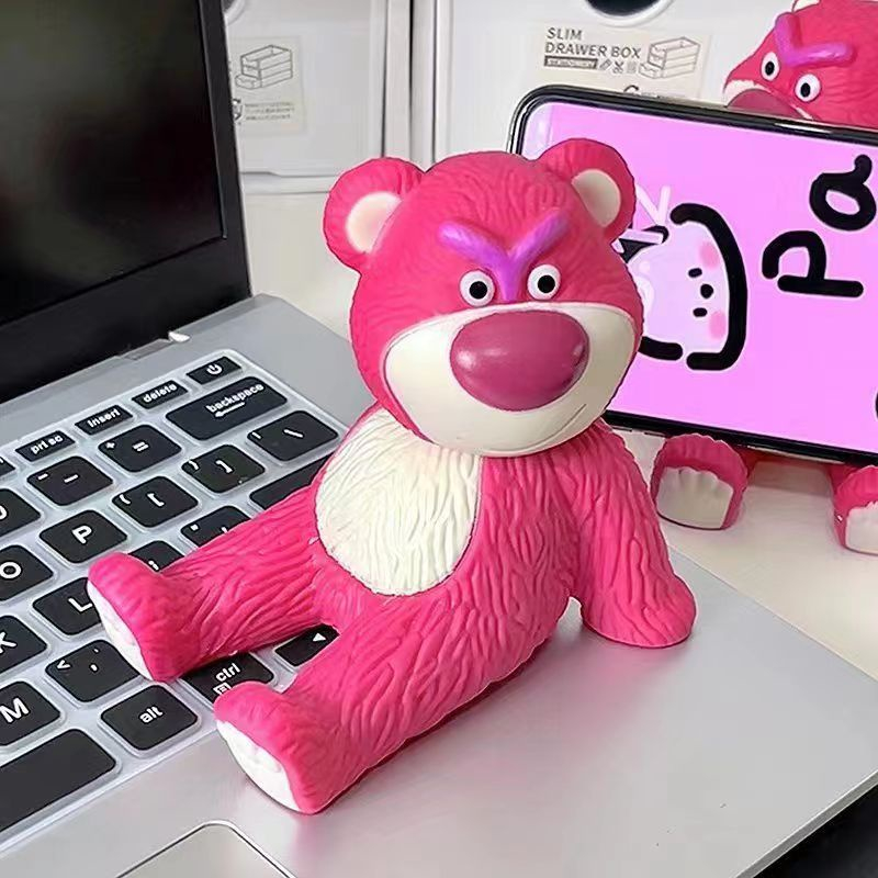 Giá đỡ kệ đỡ điện thoại, máy tính bảng gấu dâu Lotso cute đáng yêu trang trí bàn học, ô tô