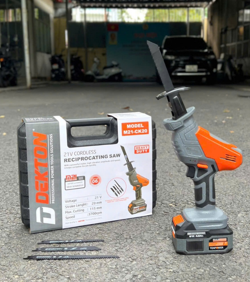 MÁY CƯA KIẾM PIN 21V KÈM HỘP NHỰA VÀ 4 LƯỠI CẮT M21-CK20C DEKTON - HÀNG CHÍNH HÃNG