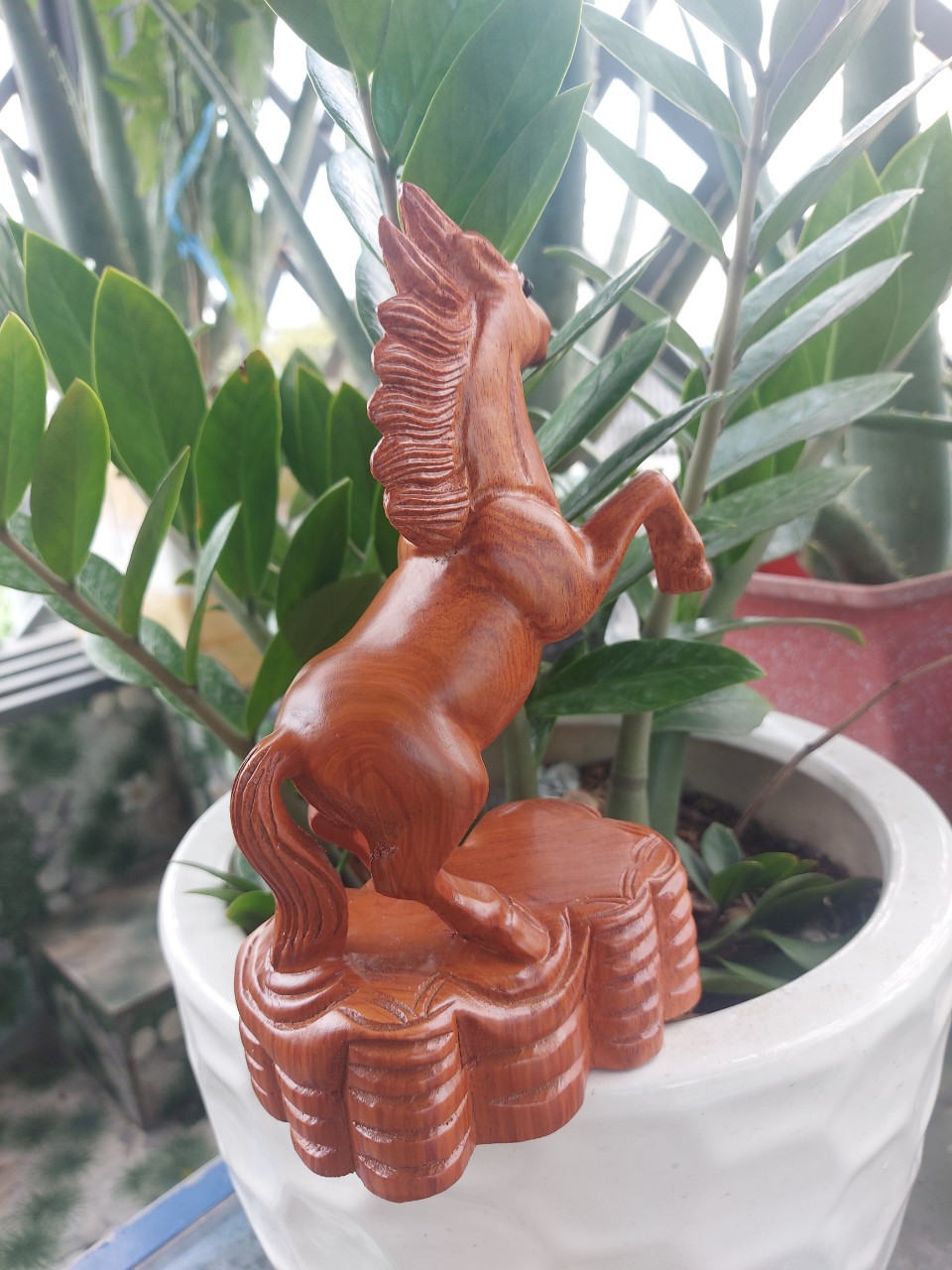 Tượng con ngựa gỗ hương nguyên khối cao 20cm
